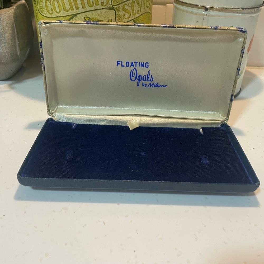 Vintage Set of Three Containers - Picture 3 of 5
